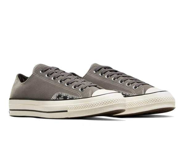 コンバース-チャックテイラー-ローカット-グレー-パッチ-ct70-ox-origin story-grey-low-a04501c